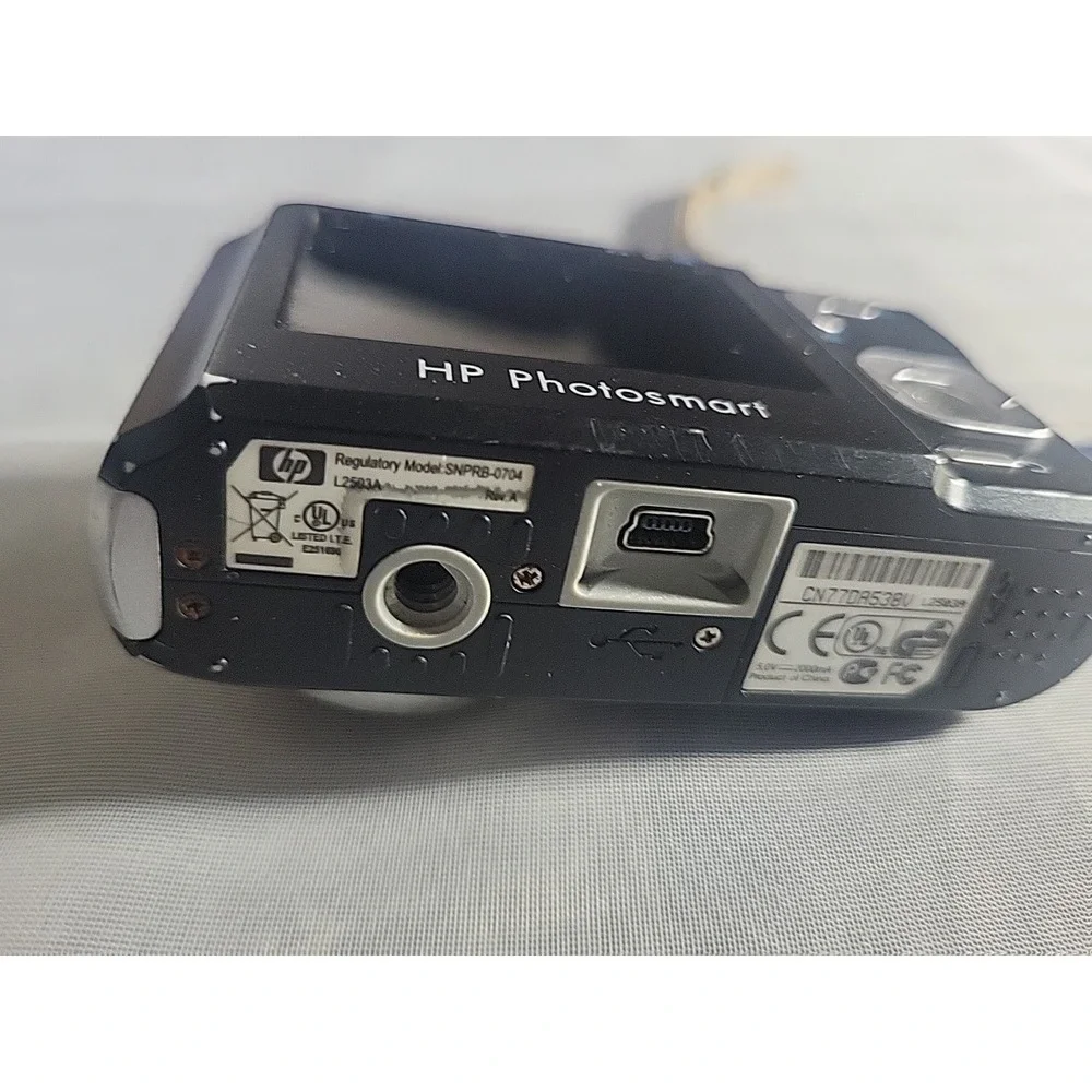 HP‎ Photosmart M447 - 5MP, 3x Zoom + 512MB Card! Damage To Screen